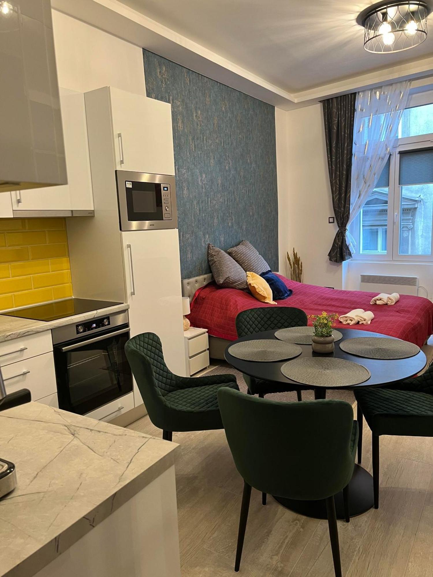 Center Apartman In The Famous Hajos Street Budapest Exterior photo